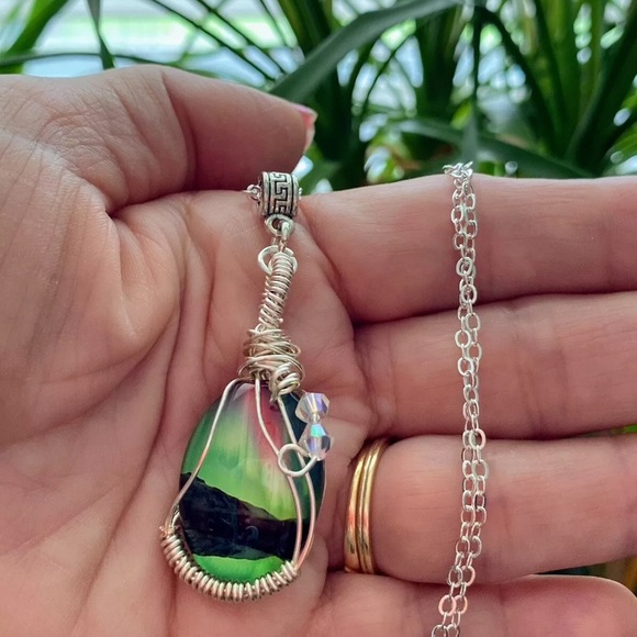 Northern lights Aurora Borealis silver pendant necklace - Picture 3 of 5